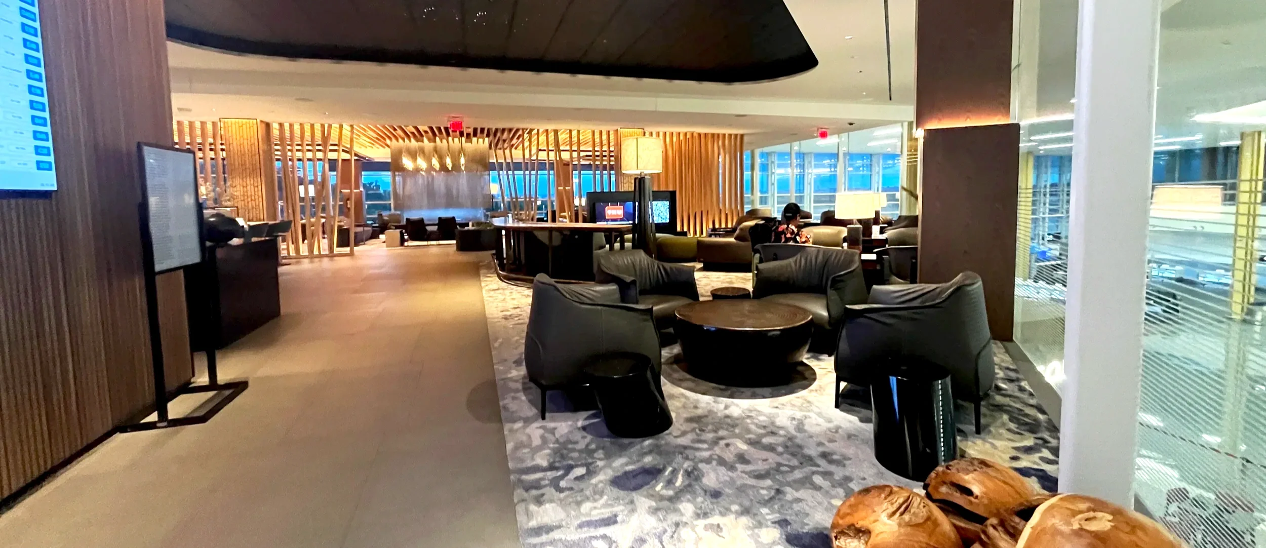 Airport Lounge - Best Amex Platinum Alternatives 2026