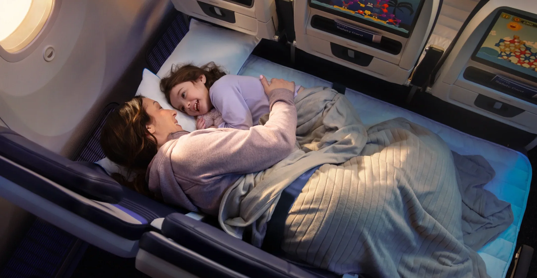 United Relax Row 2027: Book Long-Haul Economy with Miles for Luxury Couple Comfort